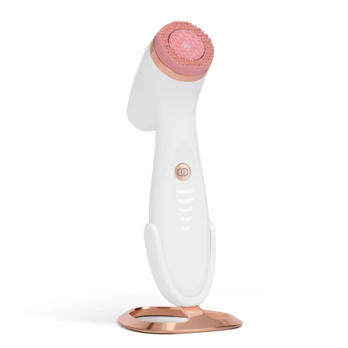 Nu Skin ageLOC LumiSpa iO Rose Gold ustawione pionowo na podstawce rose gold na blacie łazienki - estetyczne dopasowanie kolorystyczne