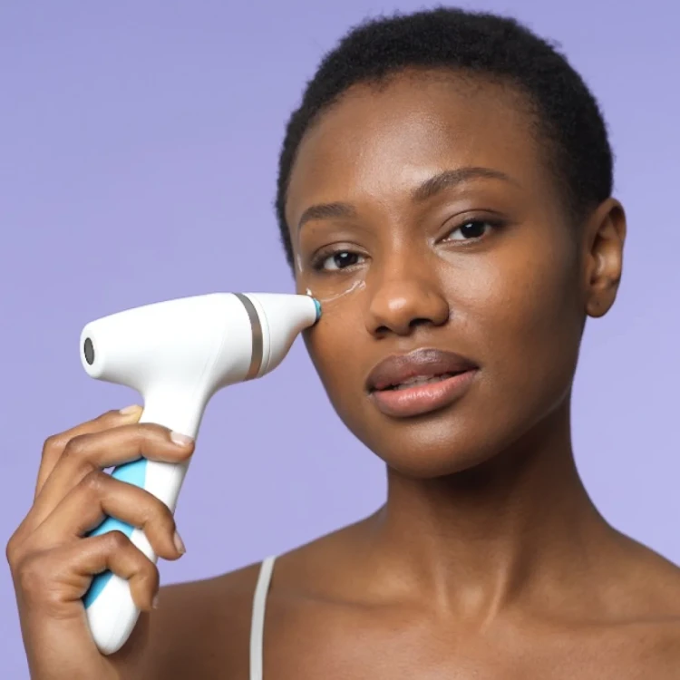 Nu Skin ageLOC LumiSpa Accent Head - silikonowa nakładka zamocowana na urządzeniu LumiSpa, delikatna pielęgnacja okolicy oczu z kremem IdealEyes