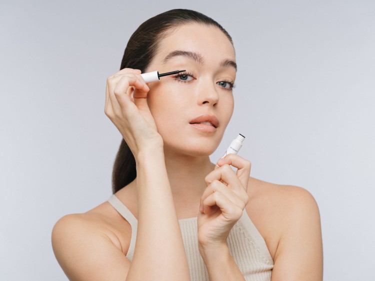 Nu Skin Nu Colour Lash + Brow Serum - efekt gęstszych rzęs i bardziej wyrazistych brwi po 12 tygodniach stosowania