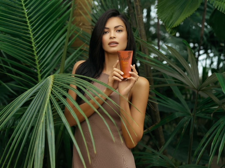 Nu Skin Epoch Sole Solution — aplikacja kremu na zrogowaciałe pięty, efekt miękkiej i zdrowej skóry stóp