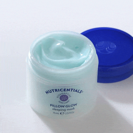 Nu Skin Nutricentials Pillow Glow - aplikacja maseczki nocnej na twarz, efekt promienności i nawilżenia cery do rana