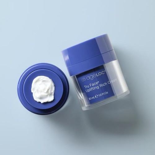 Nu Skin ageLOC Tru Face Uplifting Rich Cream - efekt liftingu i ujędrnienia owalu twarzy kobiety 40+