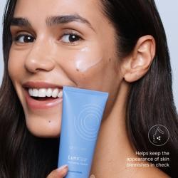 Nu Skin ageLOC LumiSpa Activating Cleanser - aplikacja żelu do mycia cery trądzikowej z urządzeniem LumiSpa iO, efekt oczyszczonych porów i redukcji wyprysków